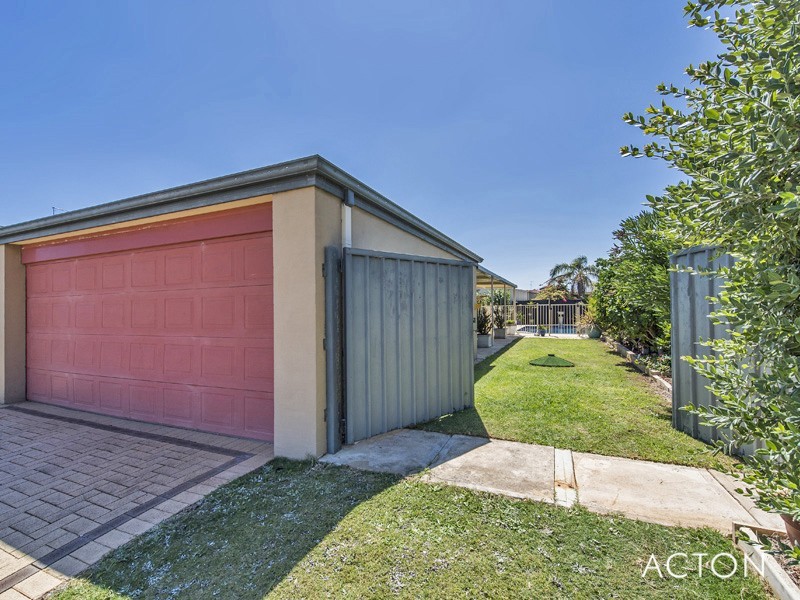 11 Boardwalk Boulevard, Halls Head WA 6210