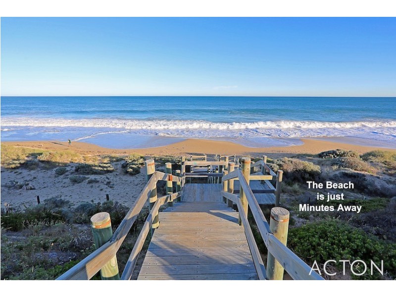 11 Boardwalk Boulevard, Halls Head WA 6210