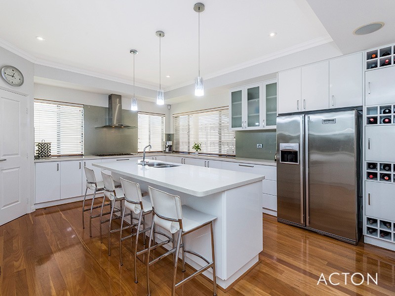 96 Boardwalk Boulevard, Halls Head WA 6210