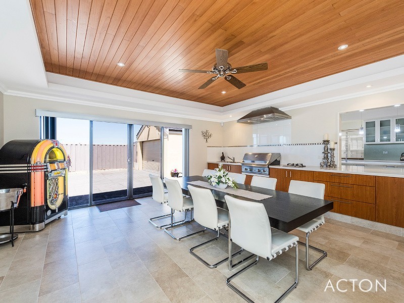 96 Boardwalk Boulevard, Halls Head WA 6210