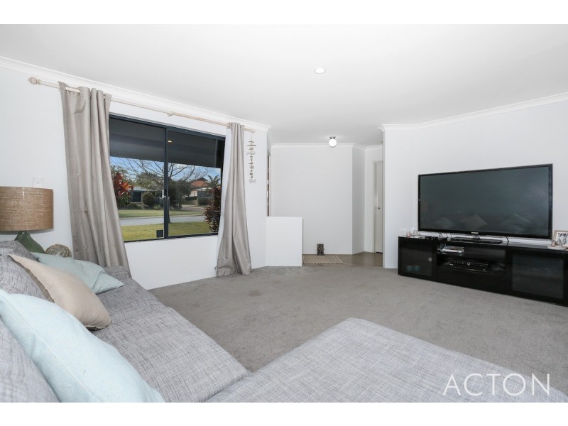 8 Seaforth Drive, Halls Head WA 6210