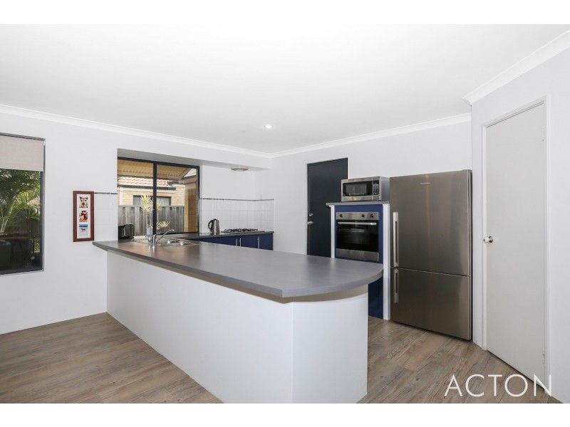 8 Seaforth Drive, Halls Head WA 6210