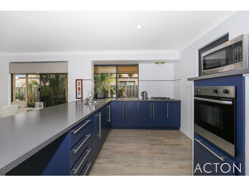 8 Seaforth Drive, Halls Head WA 6210