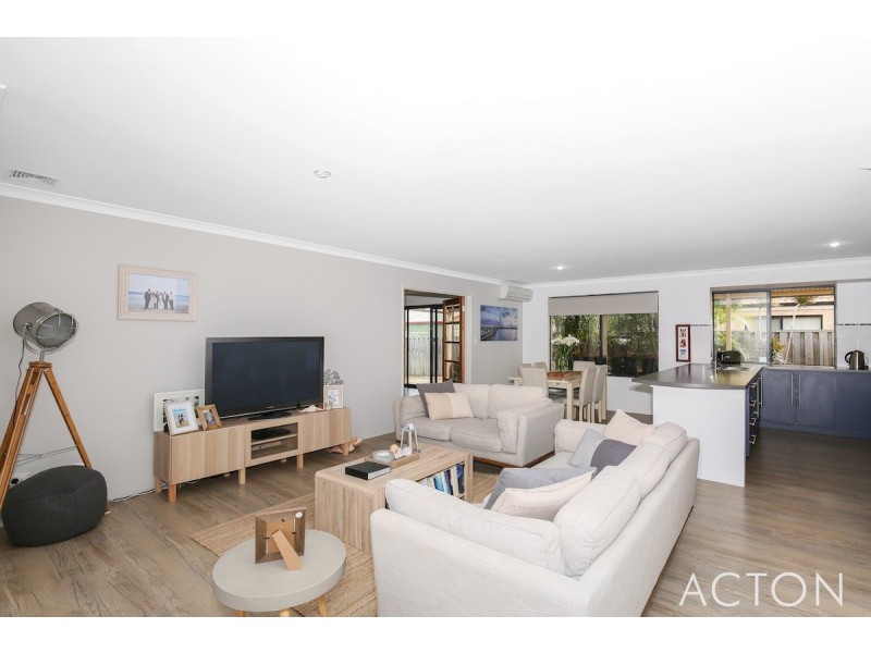 8 Seaforth Drive, Halls Head WA 6210