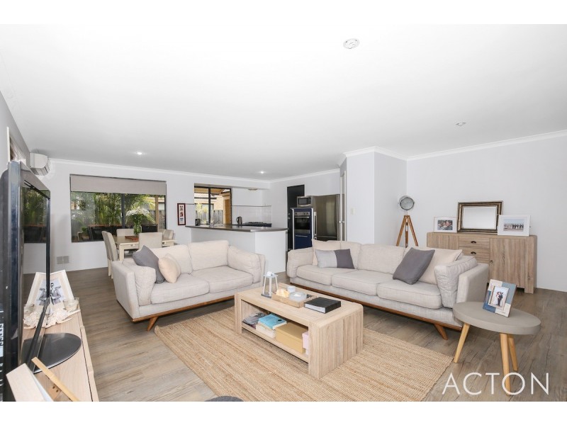 8 Seaforth Drive, Halls Head WA 6210