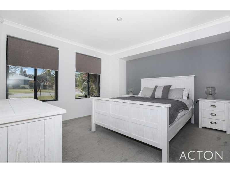 8 Seaforth Drive, Halls Head WA 6210