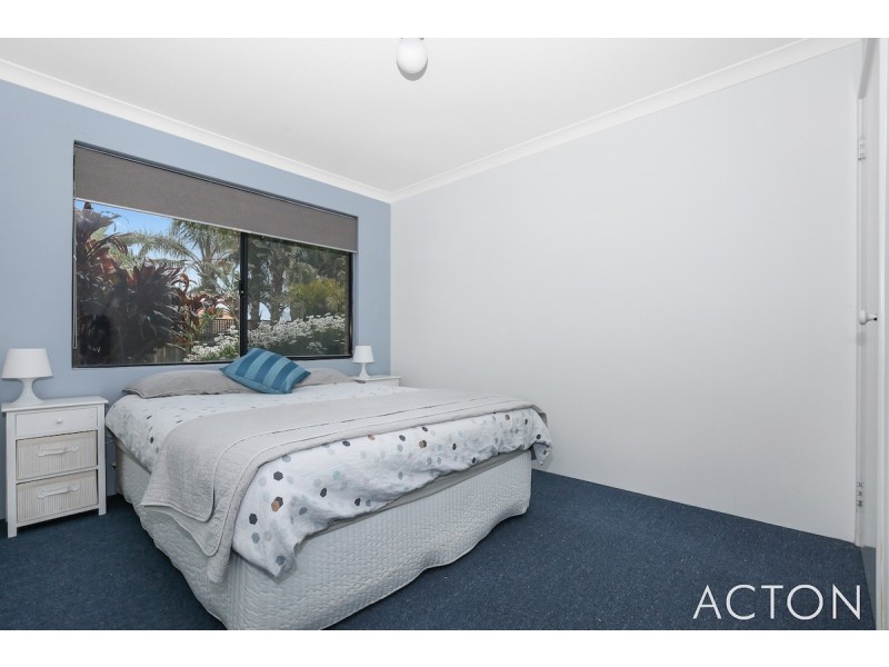 8 Seaforth Drive, Halls Head WA 6210