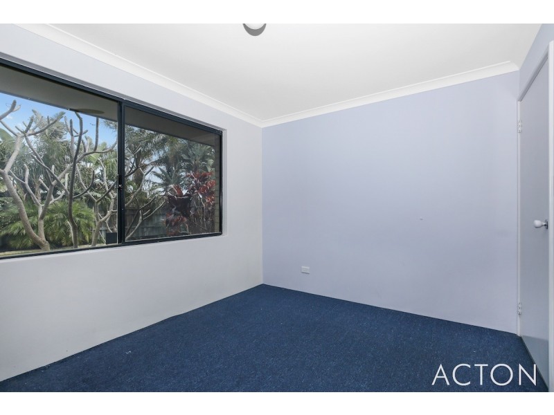 8 Seaforth Drive, Halls Head WA 6210