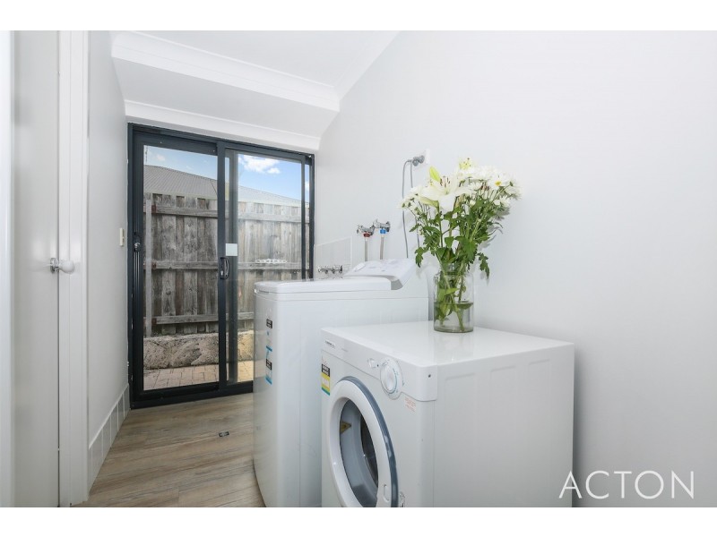 8 Seaforth Drive, Halls Head WA 6210