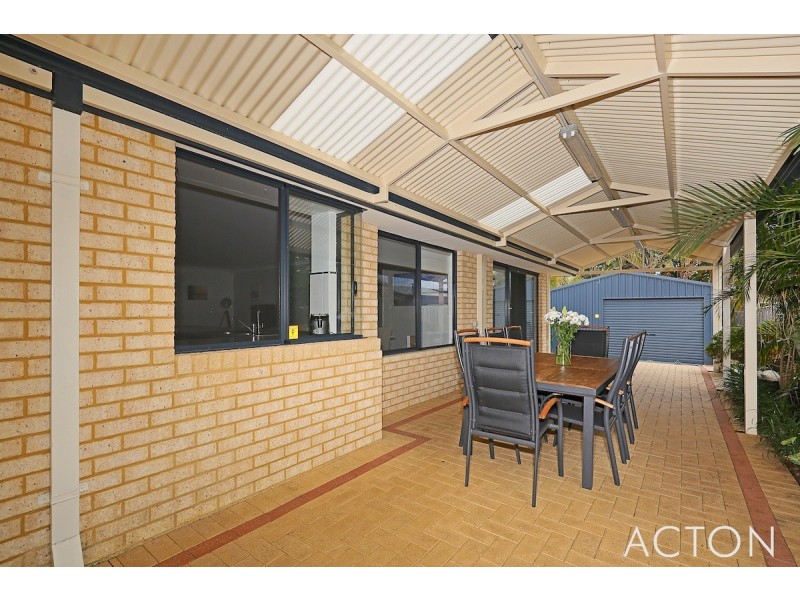 8 Seaforth Drive, Halls Head WA 6210