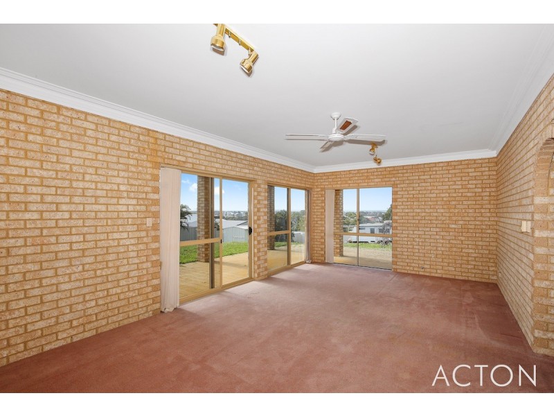 3 Muir Place, Halls Head WA 6210