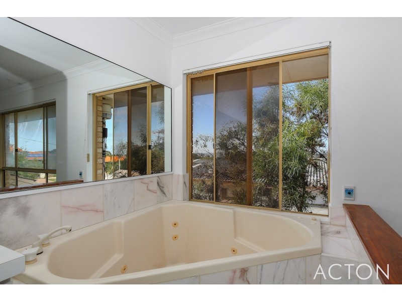 3 Muir Place, Halls Head WA 6210