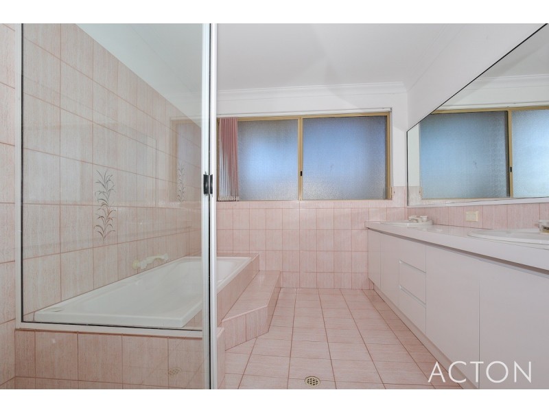 3 Muir Place, Halls Head WA 6210