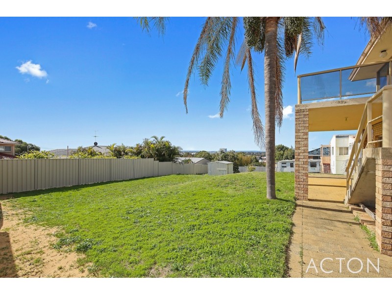 3 Muir Place, Halls Head WA 6210