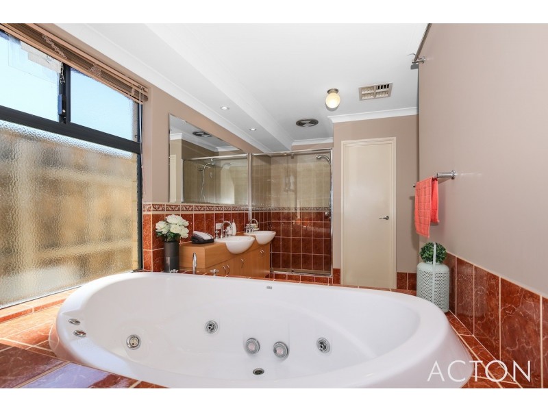 3 Highview Rise, Halls Head WA 6210