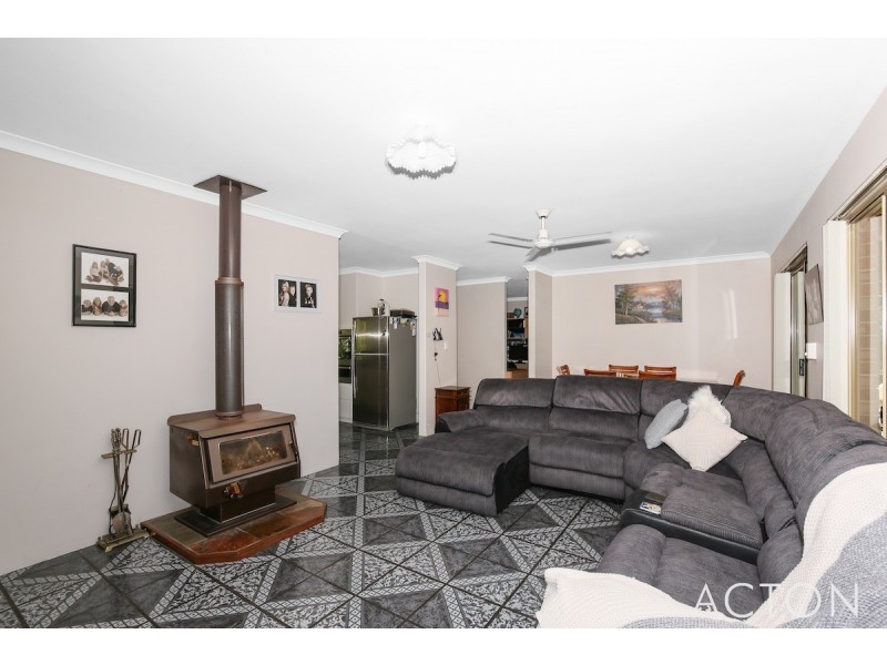 61 Riverland Drive, Stake Hill WA 6181