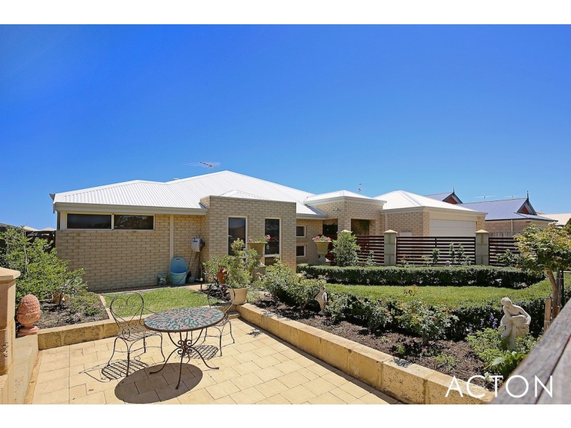 226 Peelwood Parade, Halls Head WA 6210