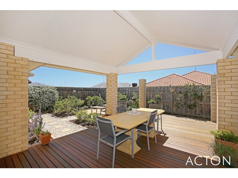 226 Peelwood Parade, Halls Head WA 6210