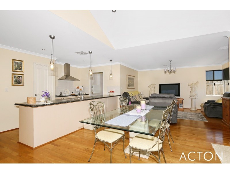 226 Peelwood Parade, Halls Head WA 6210