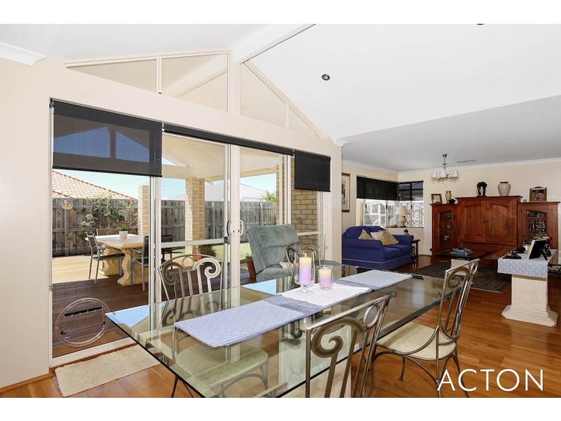 226 Peelwood Parade, Halls Head WA 6210