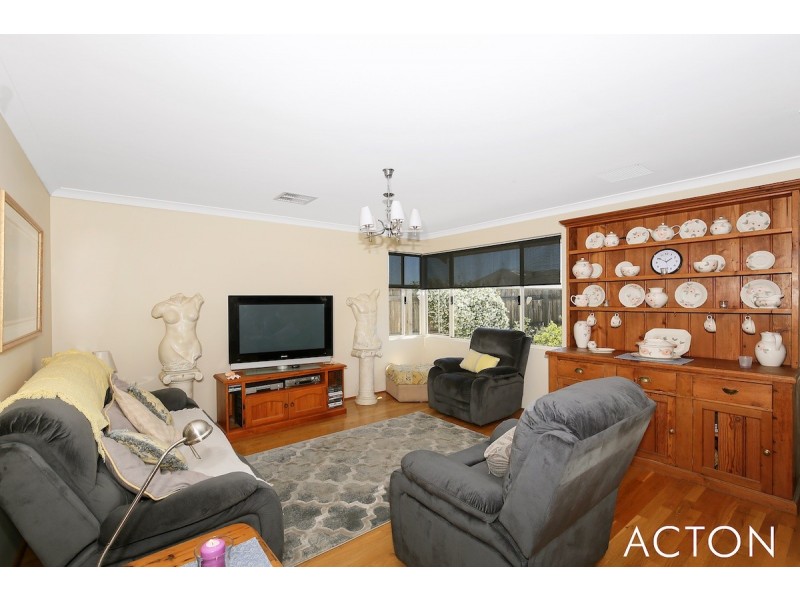 226 Peelwood Parade, Halls Head WA 6210