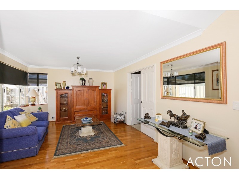 226 Peelwood Parade, Halls Head WA 6210