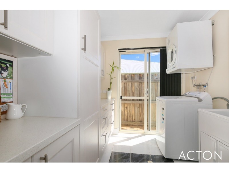 226 Peelwood Parade, Halls Head WA 6210