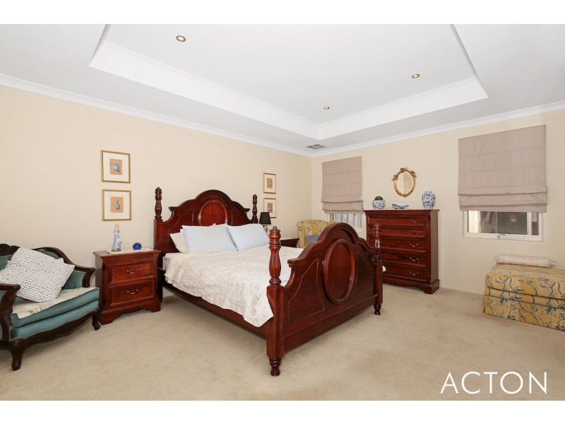 226 Peelwood Parade, Halls Head WA 6210