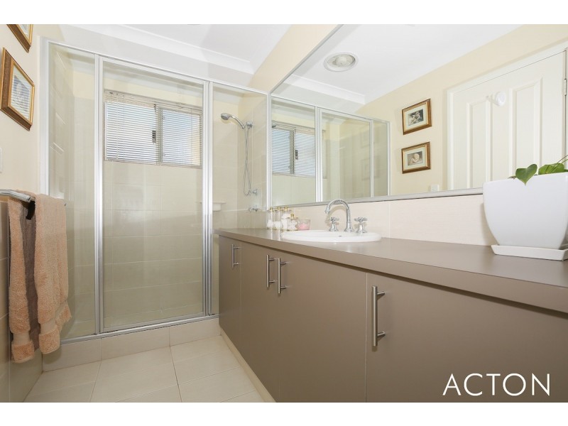 226 Peelwood Parade, Halls Head WA 6210