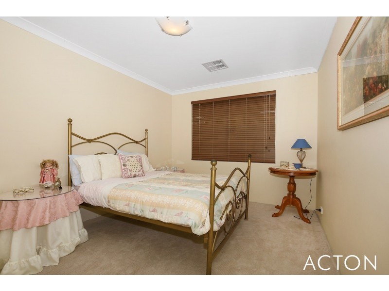 226 Peelwood Parade, Halls Head WA 6210