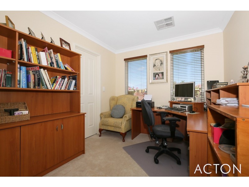 226 Peelwood Parade, Halls Head WA 6210