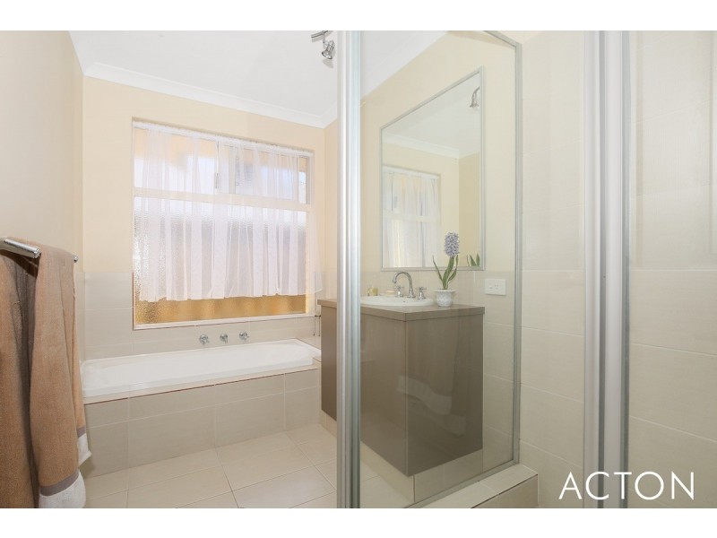 226 Peelwood Parade, Halls Head WA 6210