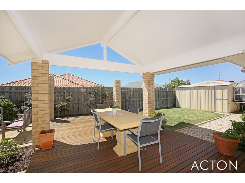 226 Peelwood Parade, Halls Head WA 6210