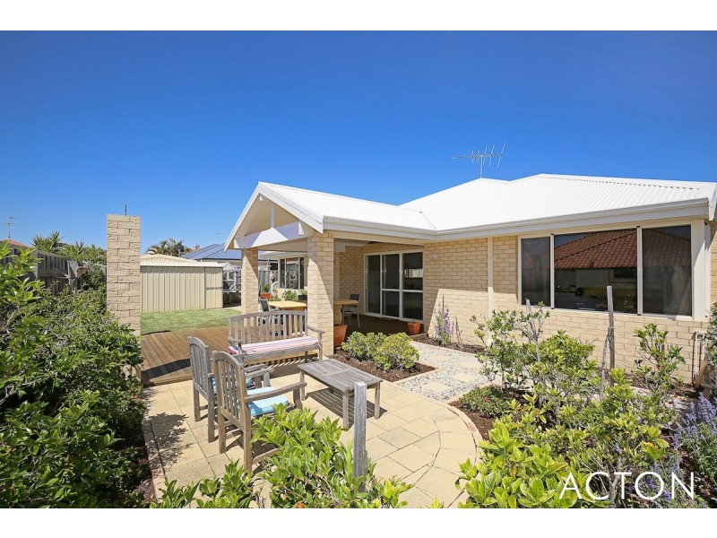 226 Peelwood Parade, Halls Head WA 6210