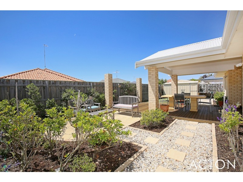 226 Peelwood Parade, Halls Head WA 6210