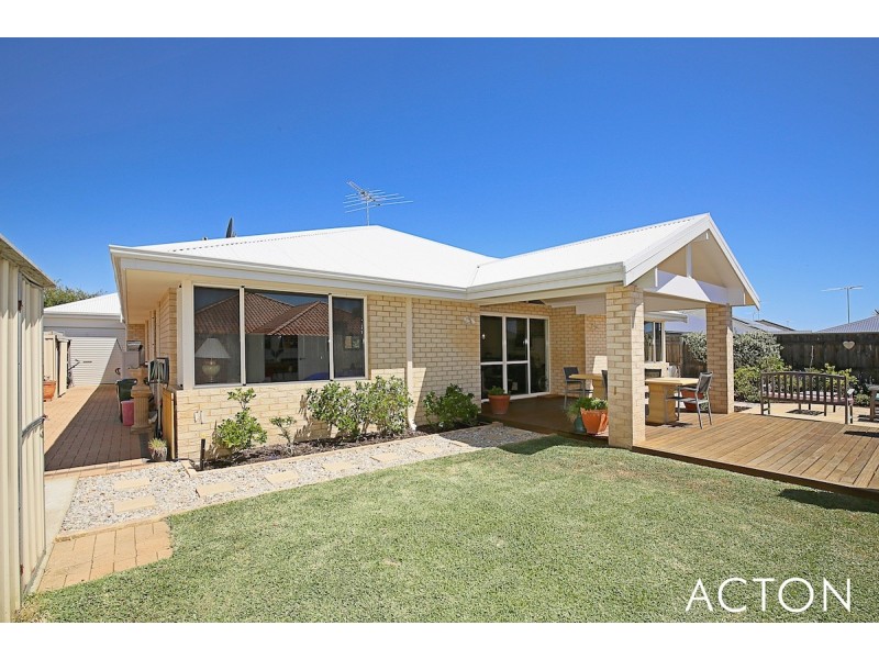 226 Peelwood Parade, Halls Head WA 6210