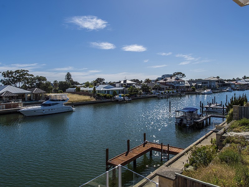 22 Quayside Close, Halls Head WA 6210