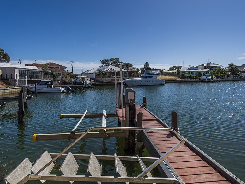 22 Quayside Close, Halls Head WA 6210