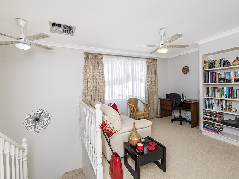 22 Quayside Close, Halls Head WA 6210