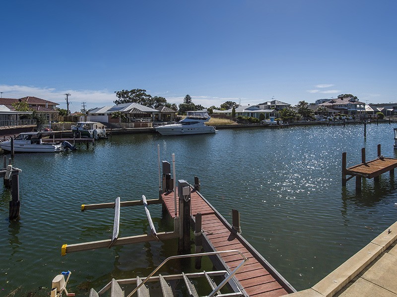 22 Quayside Close, Halls Head WA 6210