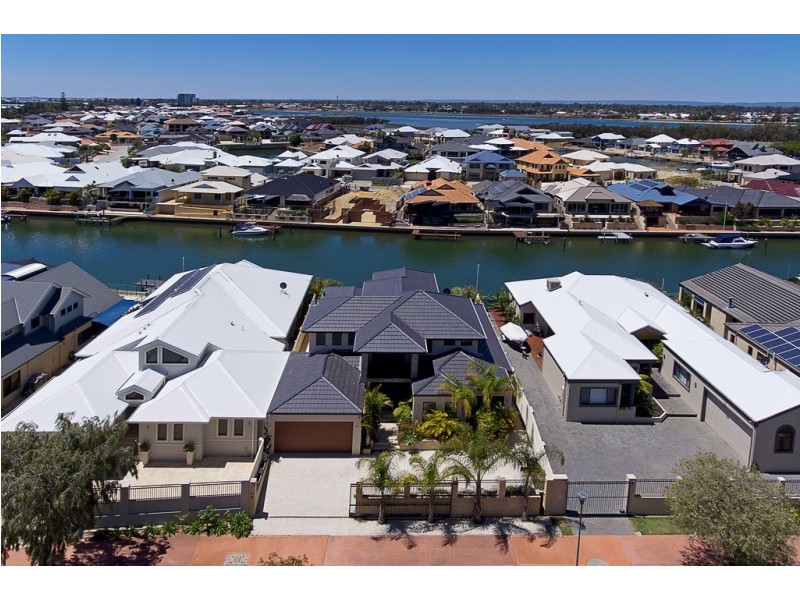 11 Leisure Way, Halls Head WA 6210