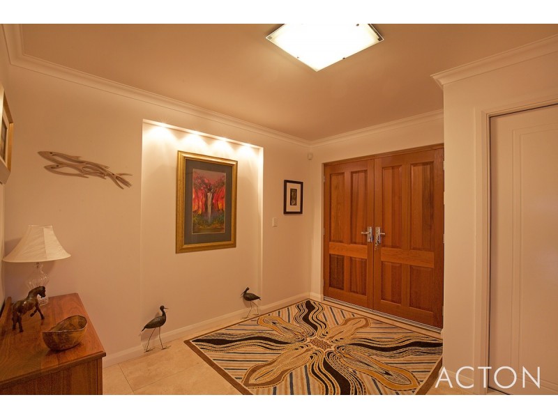 11 Leisure Way, Halls Head WA 6210