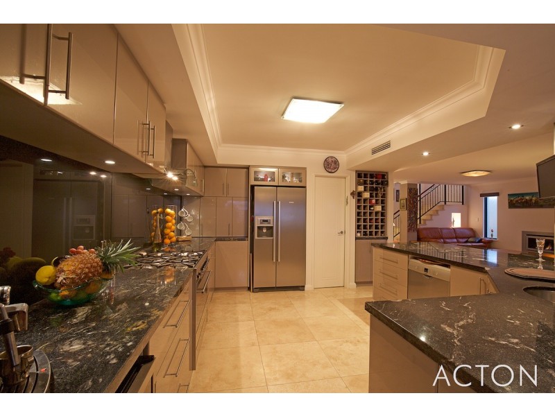 11 Leisure Way, Halls Head WA 6210