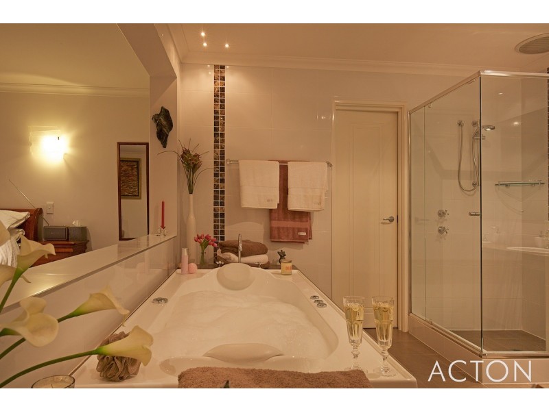 11 Leisure Way, Halls Head WA 6210