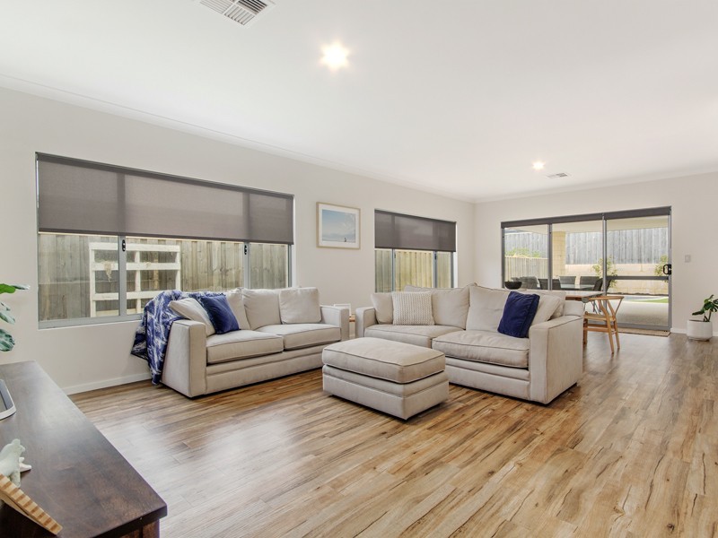 289 Peelwood Parade, Halls Head WA 6210