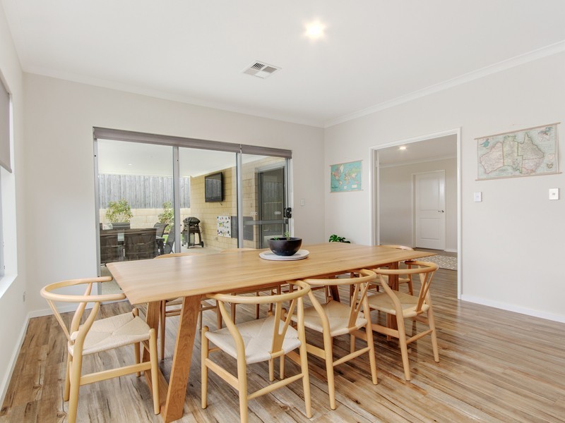 289 Peelwood Parade, Halls Head WA 6210