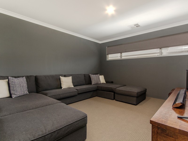 289 Peelwood Parade, Halls Head WA 6210