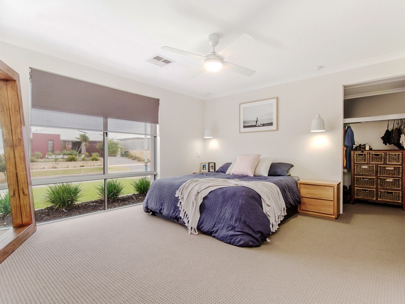 289 Peelwood Parade, Halls Head WA 6210