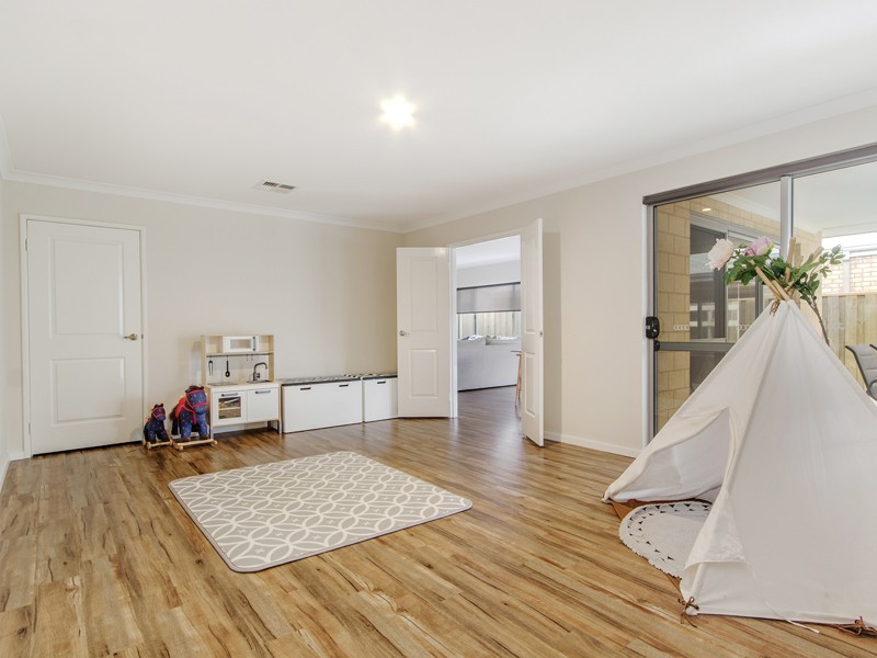 289 Peelwood Parade, Halls Head WA 6210