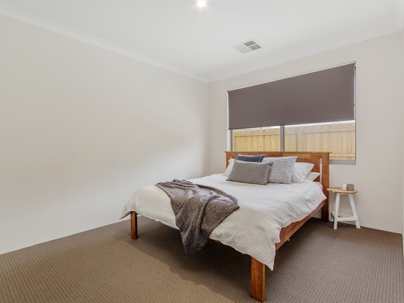 289 Peelwood Parade, Halls Head WA 6210